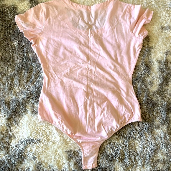 3/$15🎁 Pink top - Picture 2 of 2